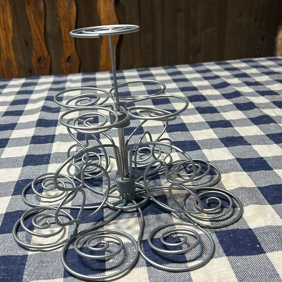 Wilton cupcakes stand - Picture 5 of 5